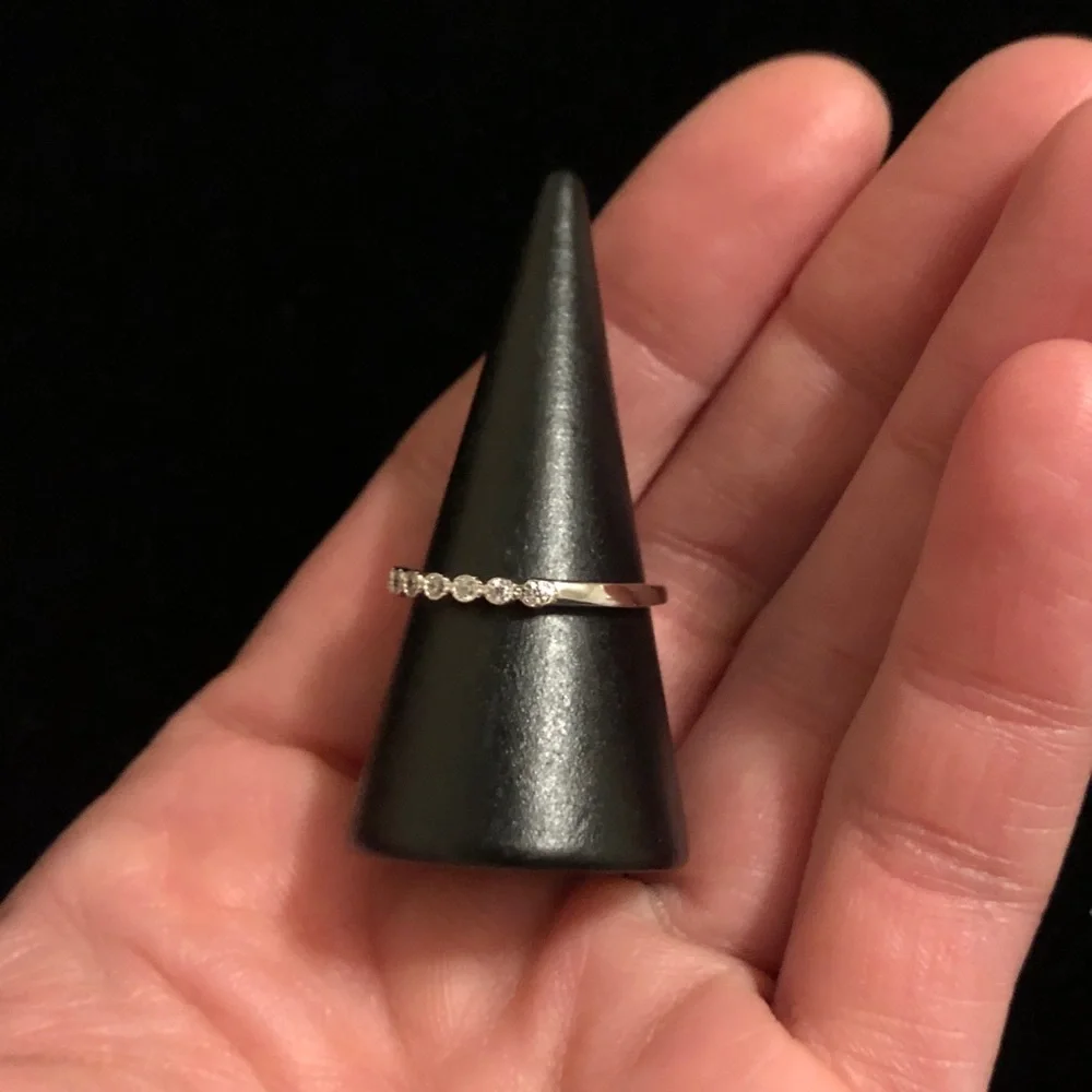 Delicate 925 Sterling Silver Band Ring - Sparkling Clear Stones
